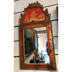 Miroir De Style Régence à  Fond Rouge à Décor De Chinoiseries Maison Jansen Vers 1960