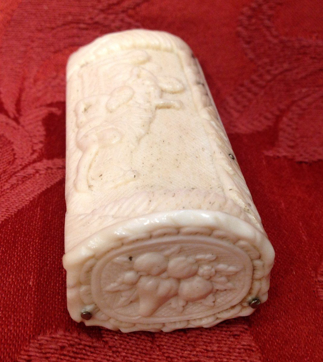 18th Century Snuff Box In Carved Bone-photo-1