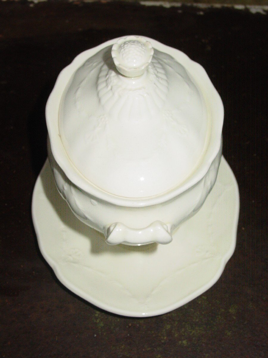 Wedgwood, 19th Century Lidded Gravy Boat-photo-2