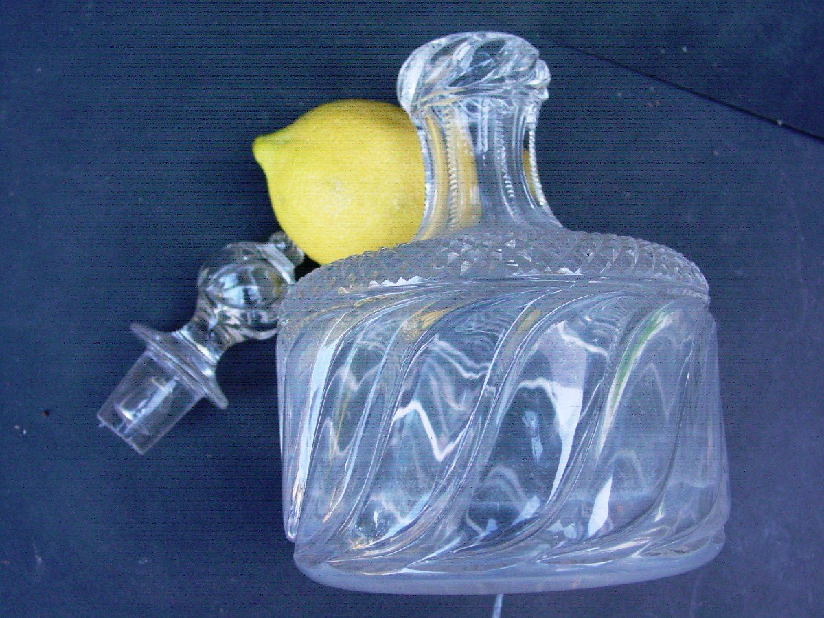 Carafe Ou Flacon  Style Orientaliste En Cristal, Petits Accidents Au  Bouchon-photo-1