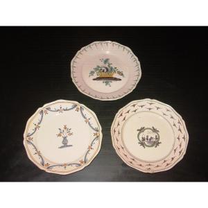 3 Assiettes Nevers Nivernais Du 18ème Siècle.