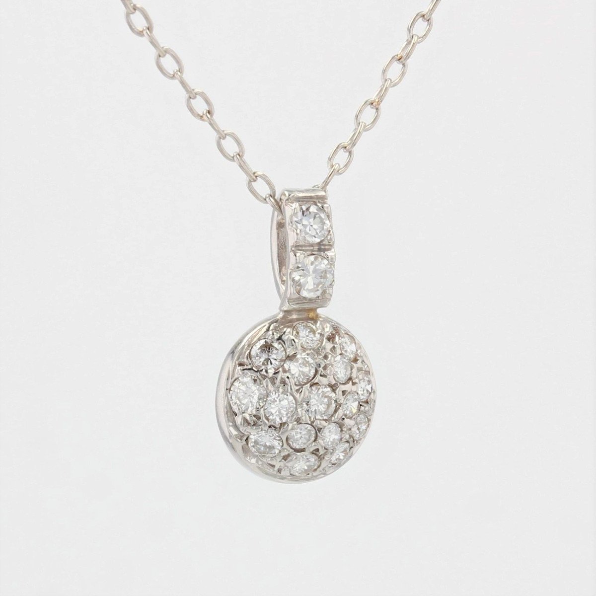 White Gold Diamond Pendant And Its Chain-photo-1