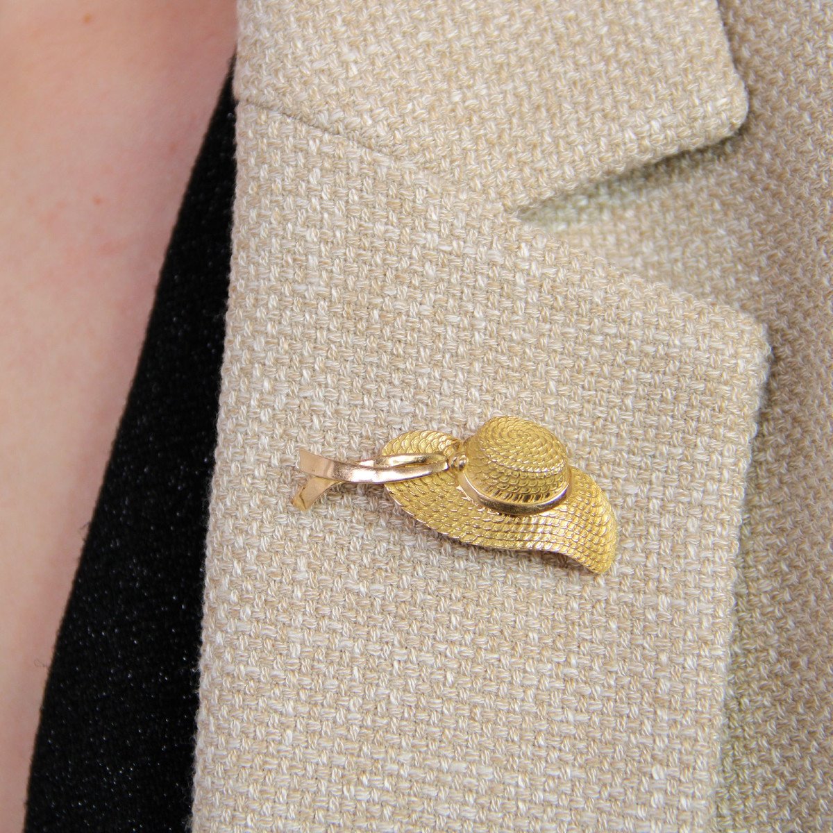 Kirby Hat Gold Brooch-photo-1