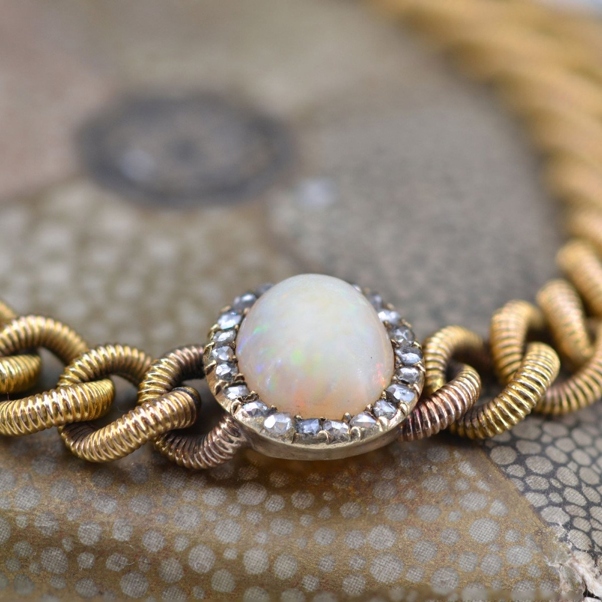 Old Curb Bracelet And Its Opal Diamond Pattern-photo-3