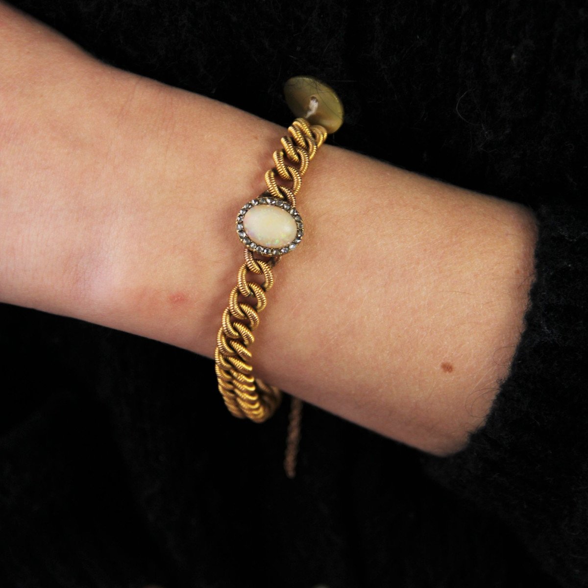 Old Curb Bracelet And Its Opal Diamond Pattern-photo-2