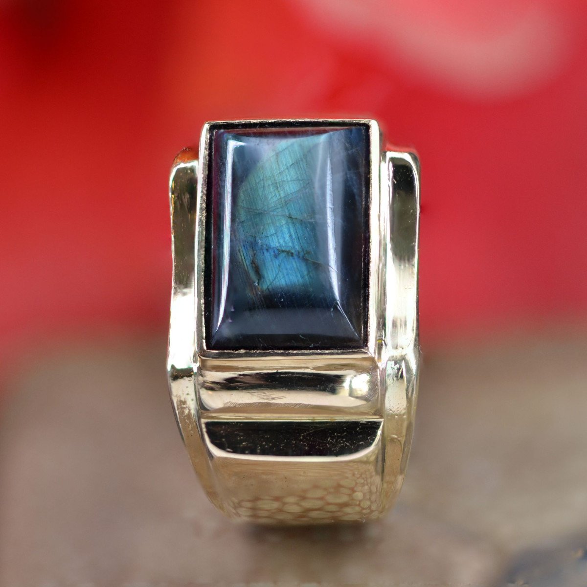 Signet Ring In Gold And Spectrolite-photo-3