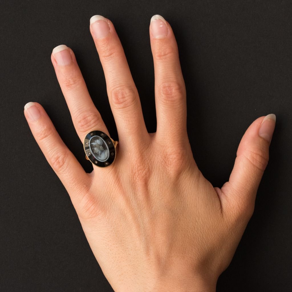 Old Empire Cameo Ring On Onyx And Diamonds-photo-2