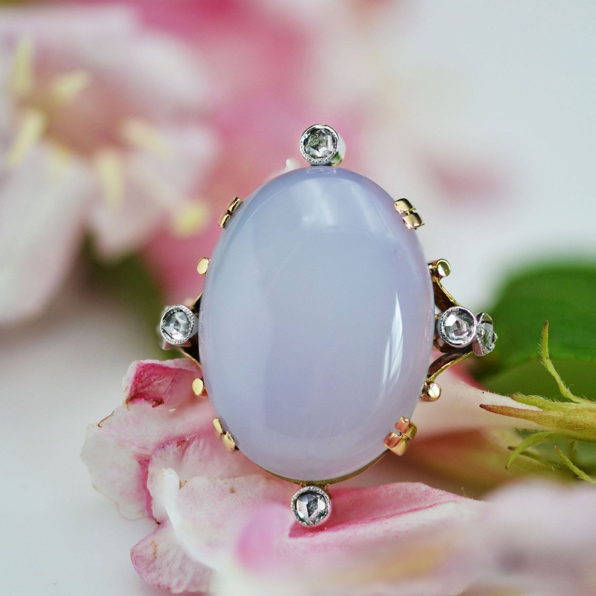 Antique Cabochon And Diamond Chalcedony Ring-photo-3