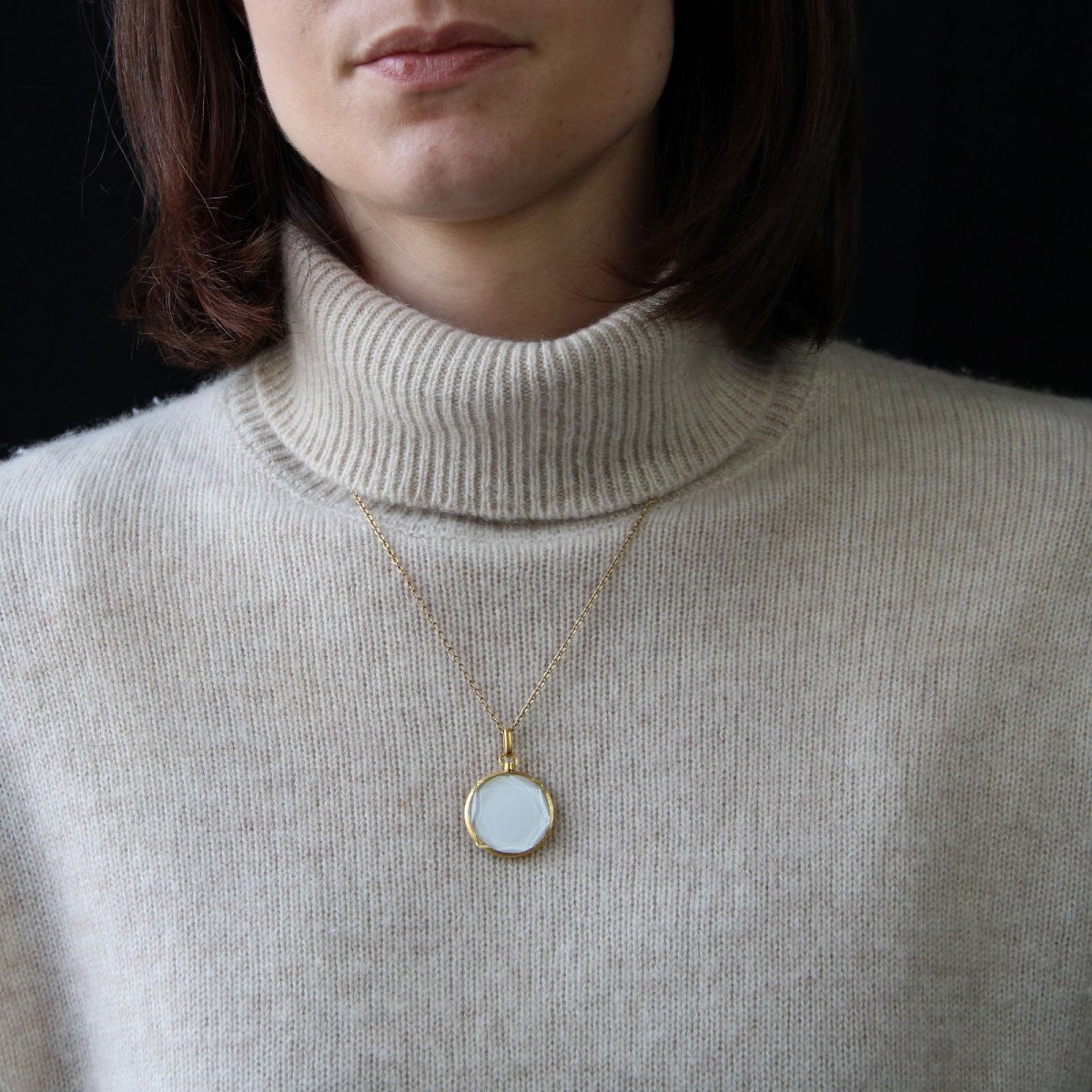 Old Medallion Pendant In Gold And Faceted Glass-photo-2