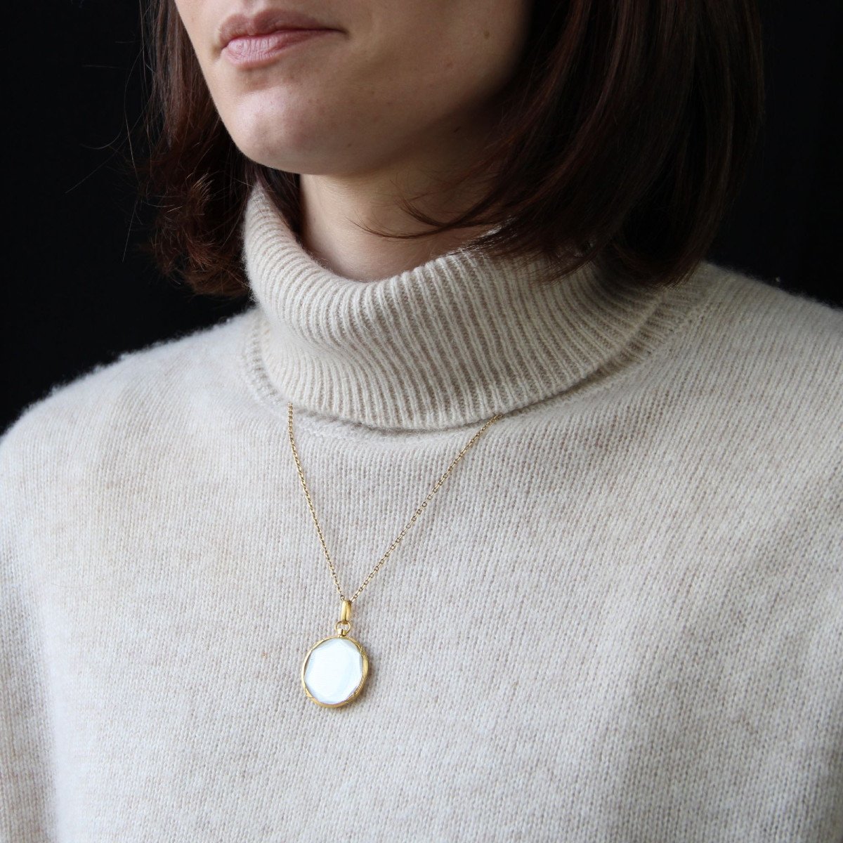 Old Medallion Pendant In Gold And Faceted Glass-photo-2