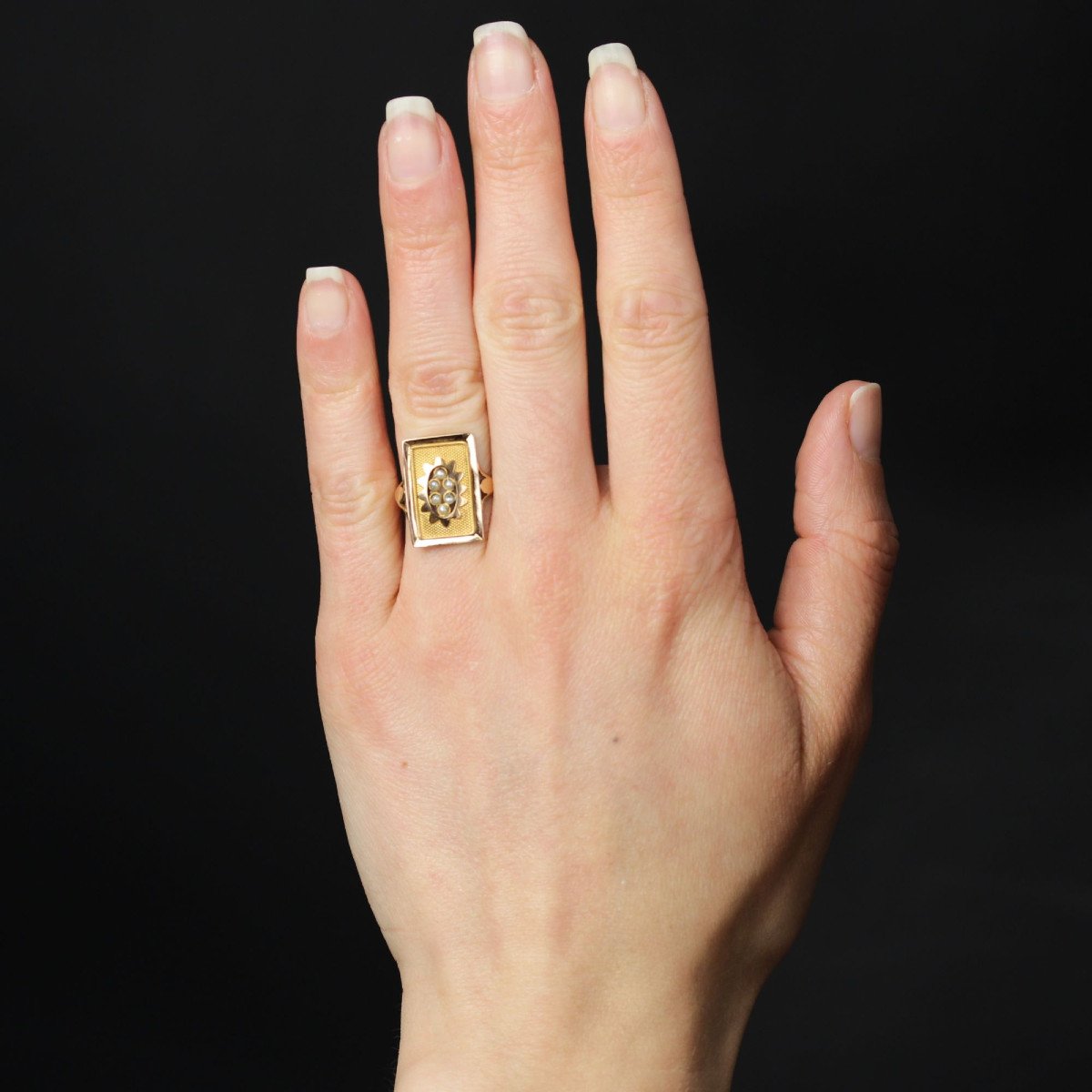 Old Rectangular Gold Ring And Fine Pearls-photo-2