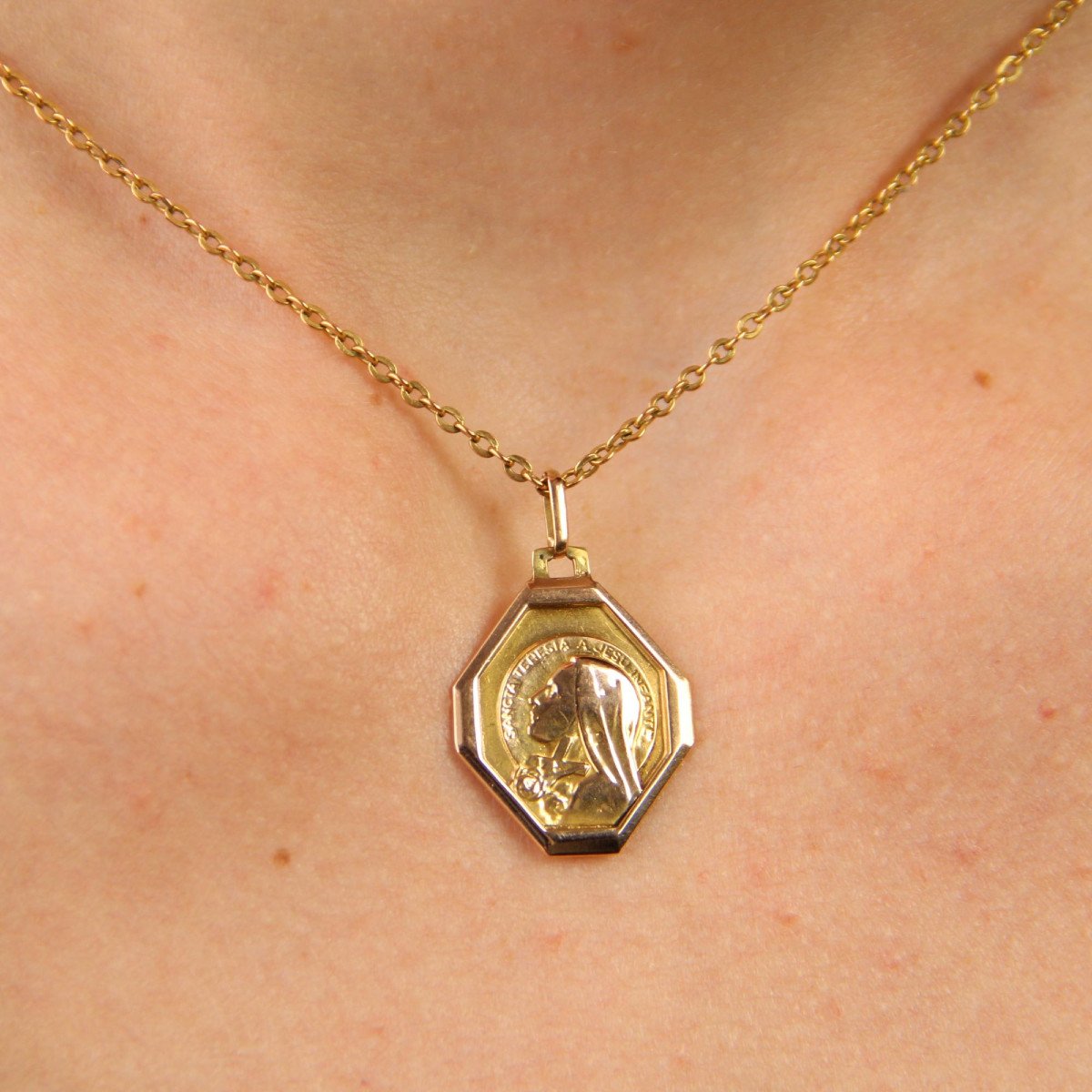 Saint Thérèse Rose Gold Medal-photo-2