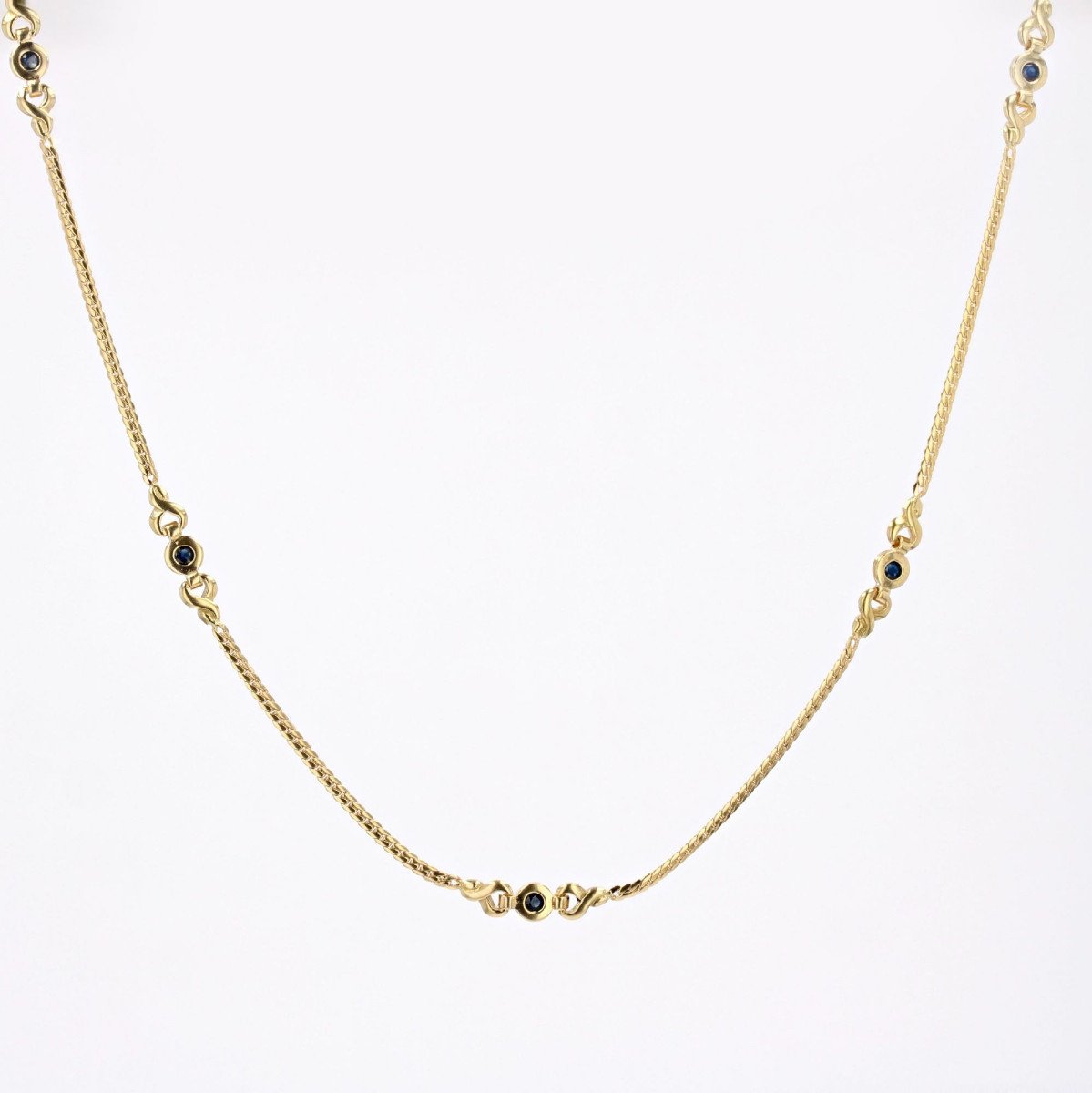 Fine Gold Flat Curb Chain Necklace And Its Motifs With Sapphires-photo-4