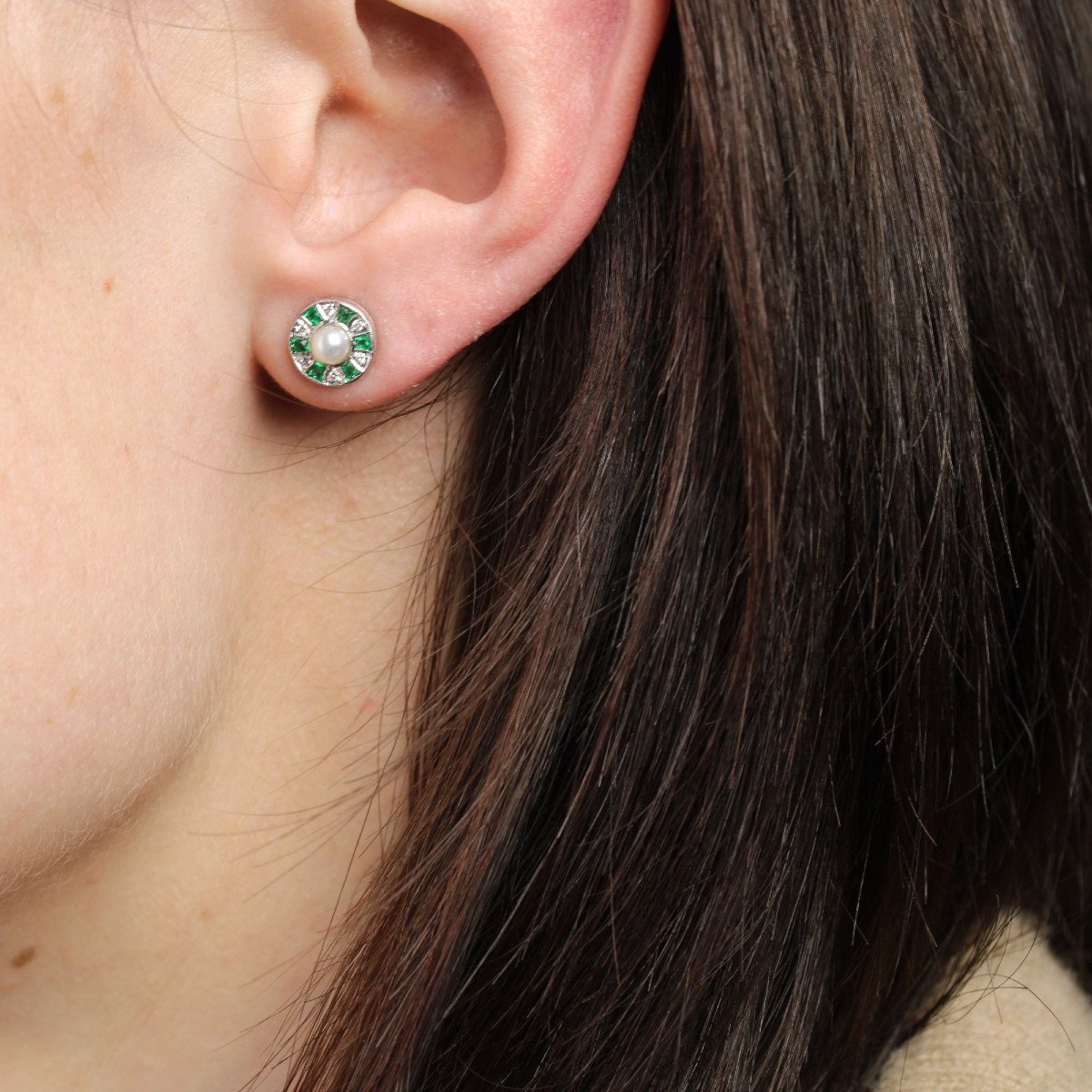 Calibrated Diamond And Emerald Pearl Earrings-photo-3