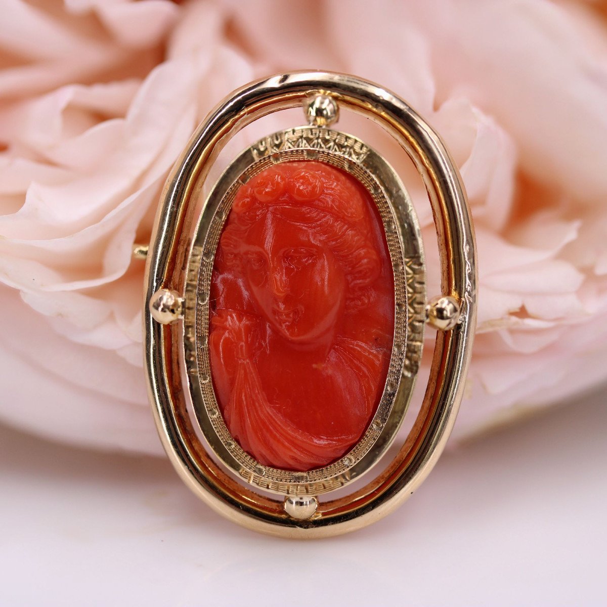 Old Coral Cameo Brooch In Gold-photo-3