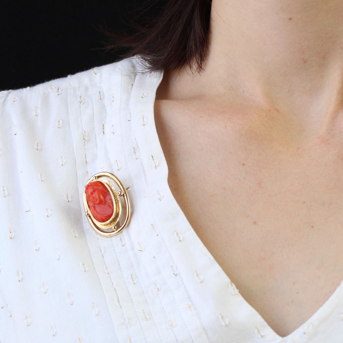 Old Coral Cameo Brooch In Gold-photo-2