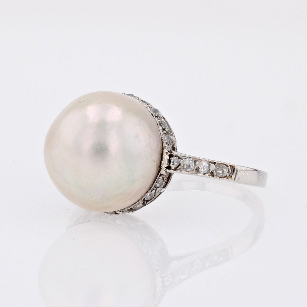 Mabé Pearl And Diamond Ring In Platinum-photo-4