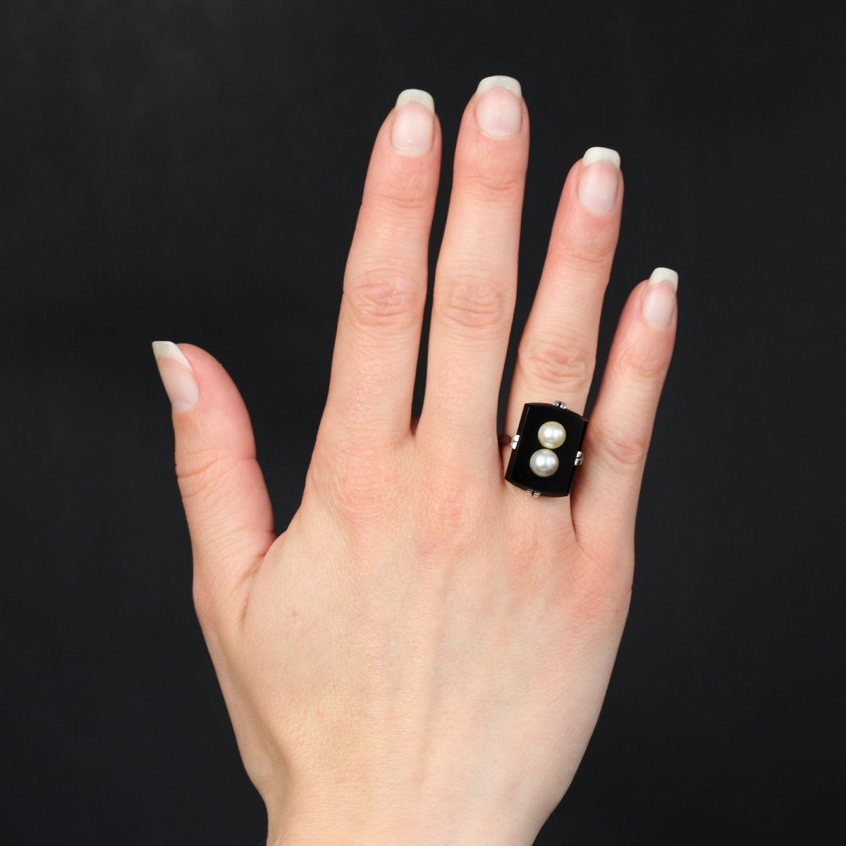 Onyx Ring And Its Gray And Gold Cultured Pearls-photo-2