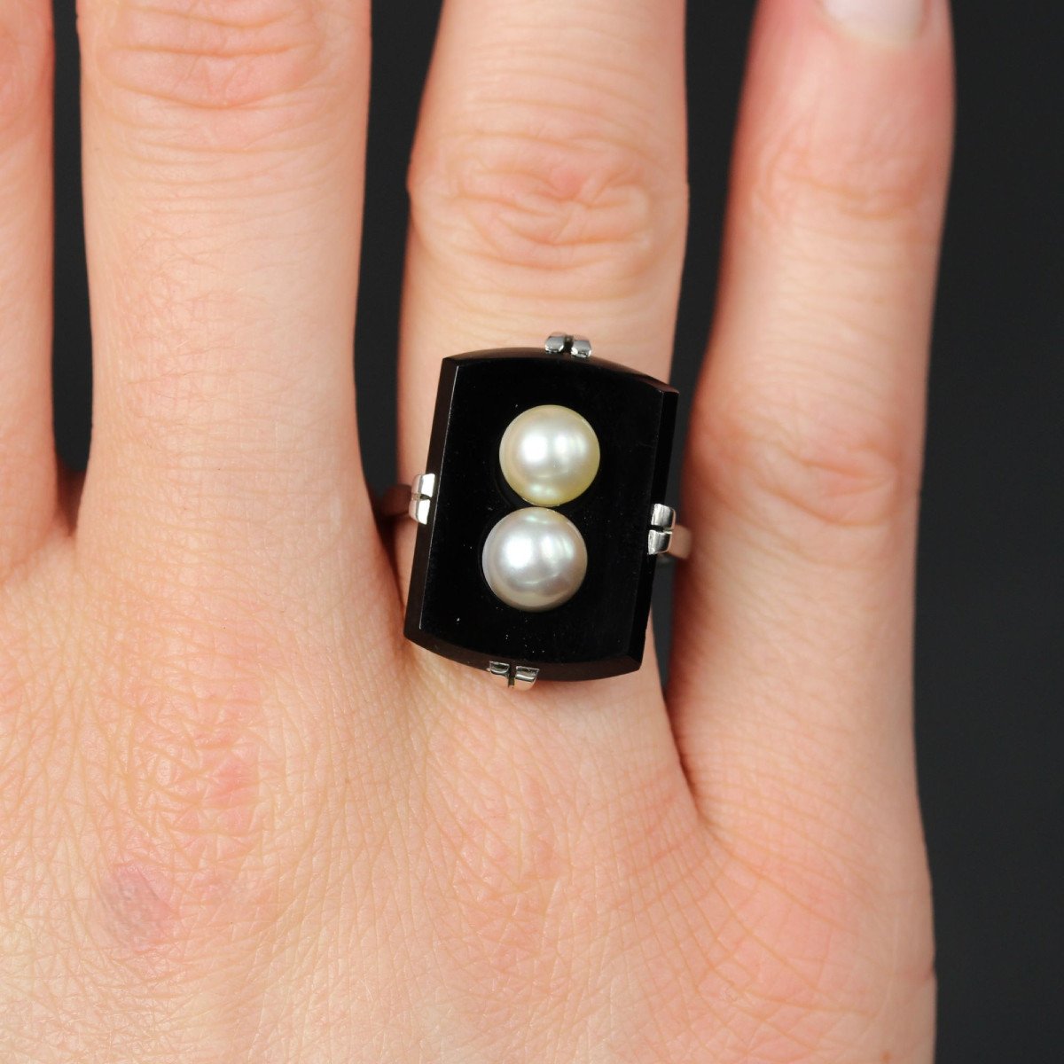 Onyx Ring And Its Gray And Gold Cultured Pearls-photo-2