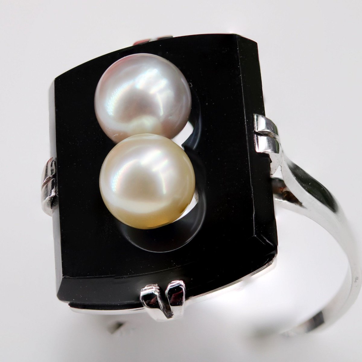 Onyx Ring And Its Gray And Gold Cultured Pearls-photo-5