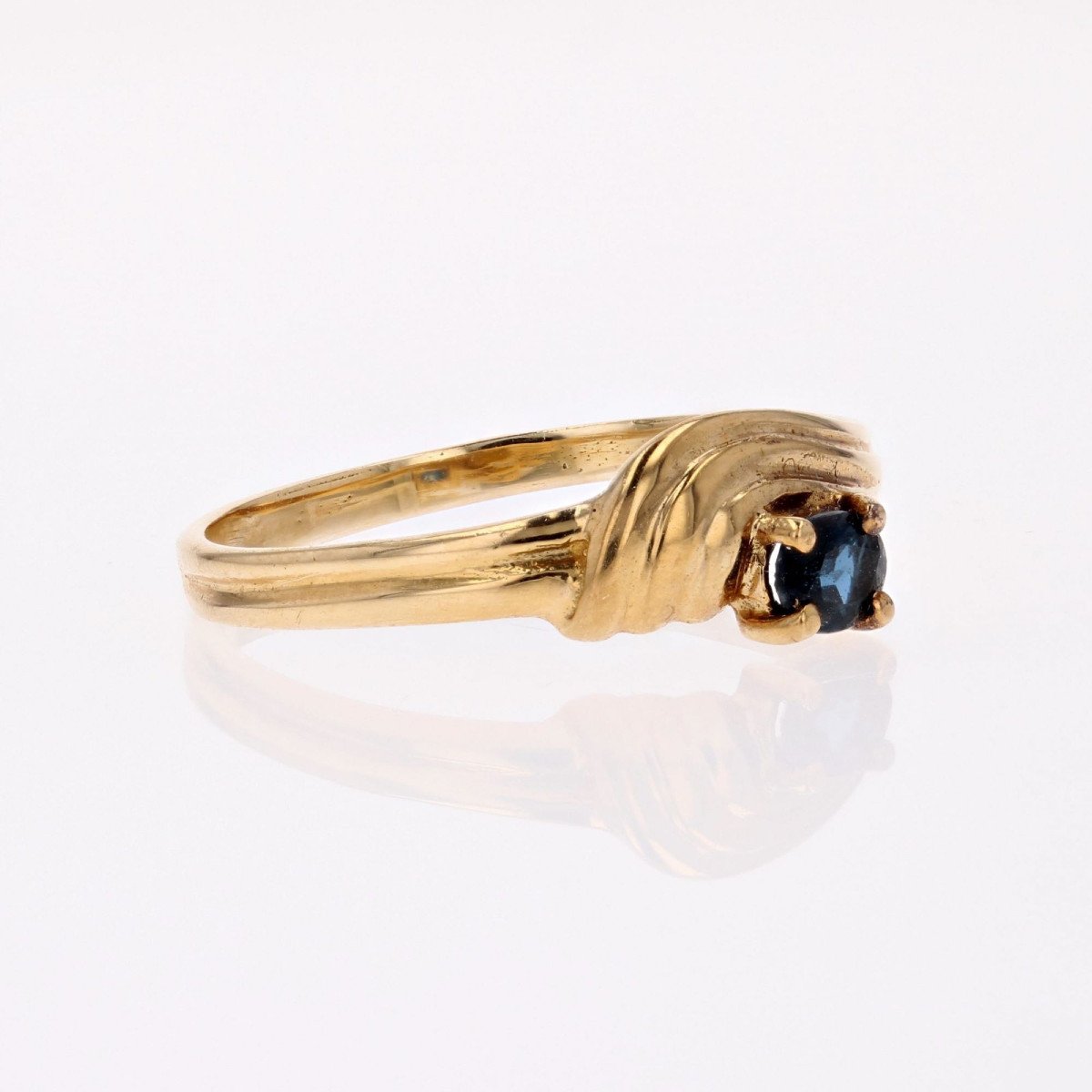 Yellow Gold Ring With Calibrated Sapphires-photo-4