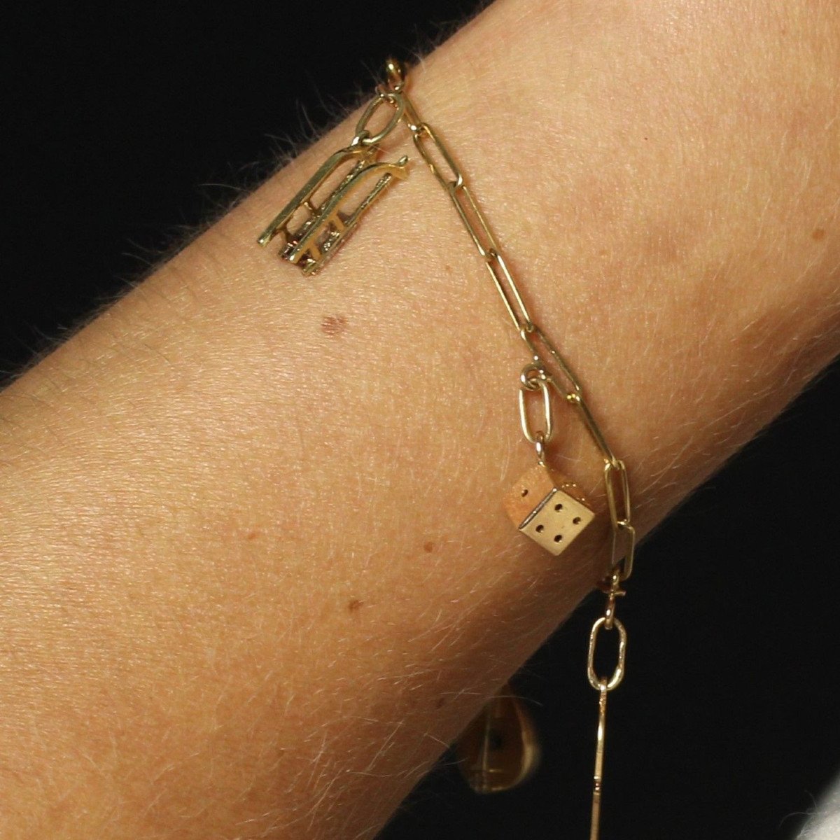 Bracelet Gourmette Or Jaune Et Ses Breloques-photo-4