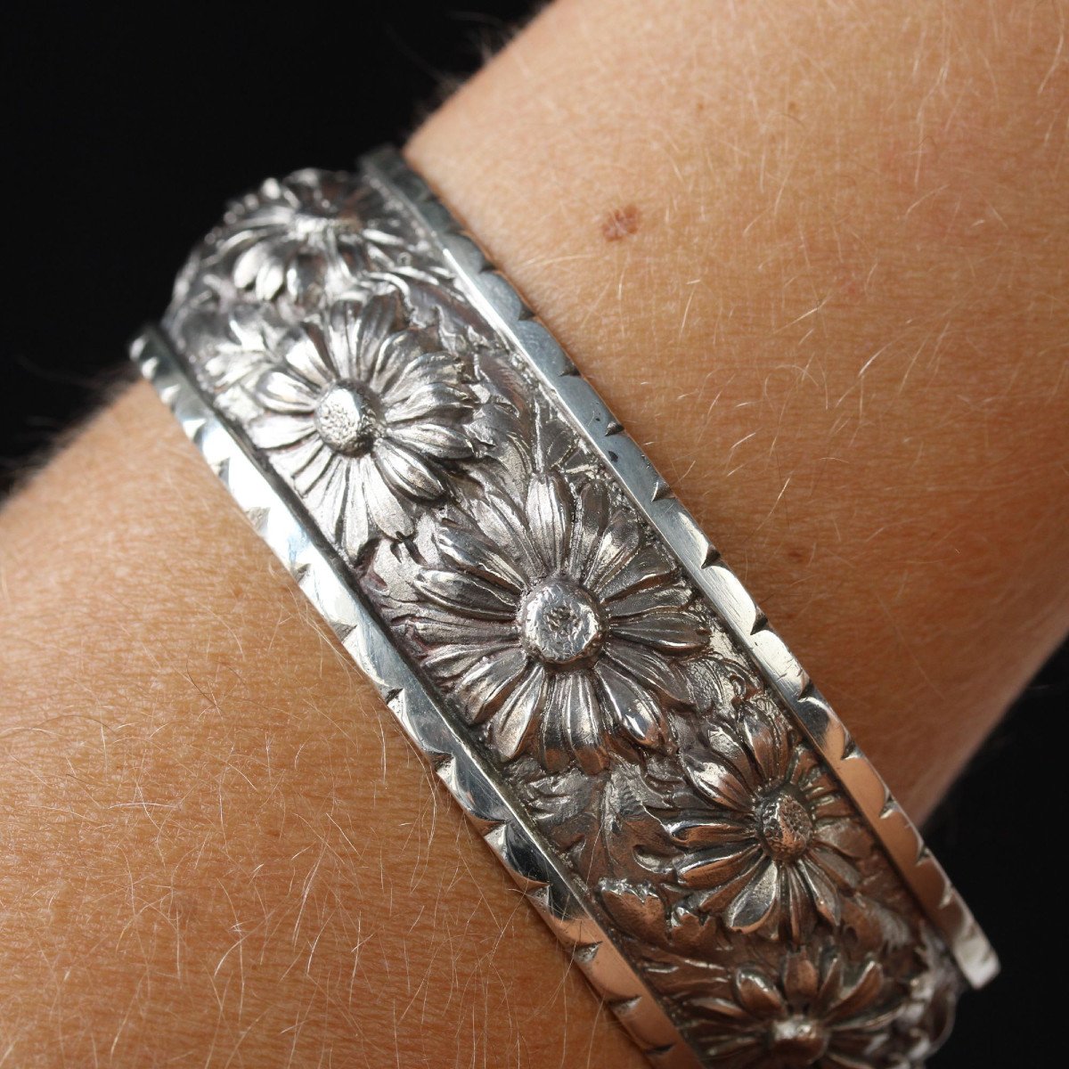 Silver Bangle Bracelet With Flower Engravings-photo-2