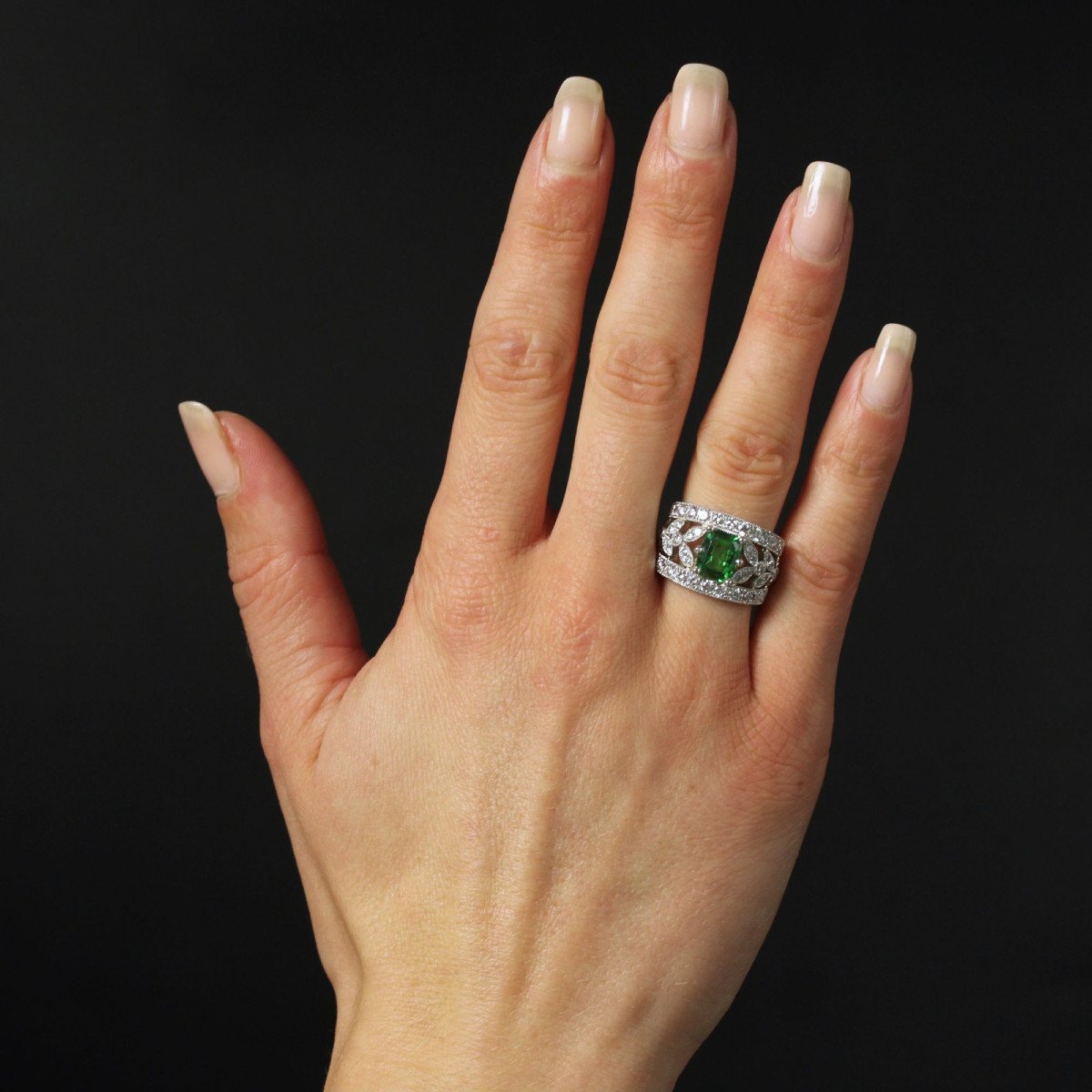 Tsavorite Garnet And Diamond Band Ring-photo-2