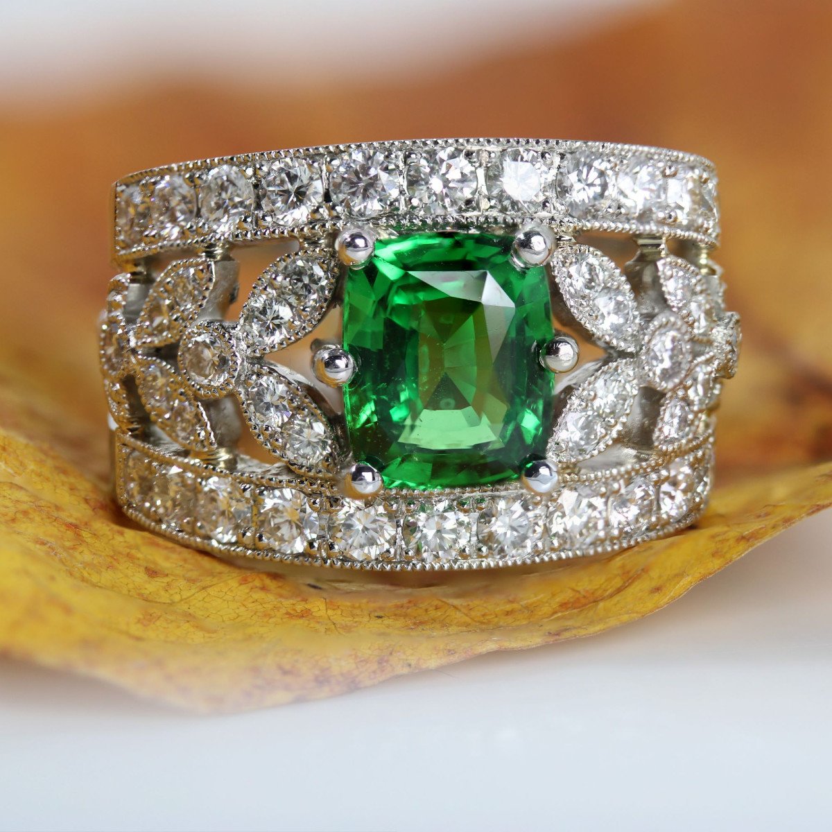 Tsavorite Garnet And Diamond Band Ring-photo-3