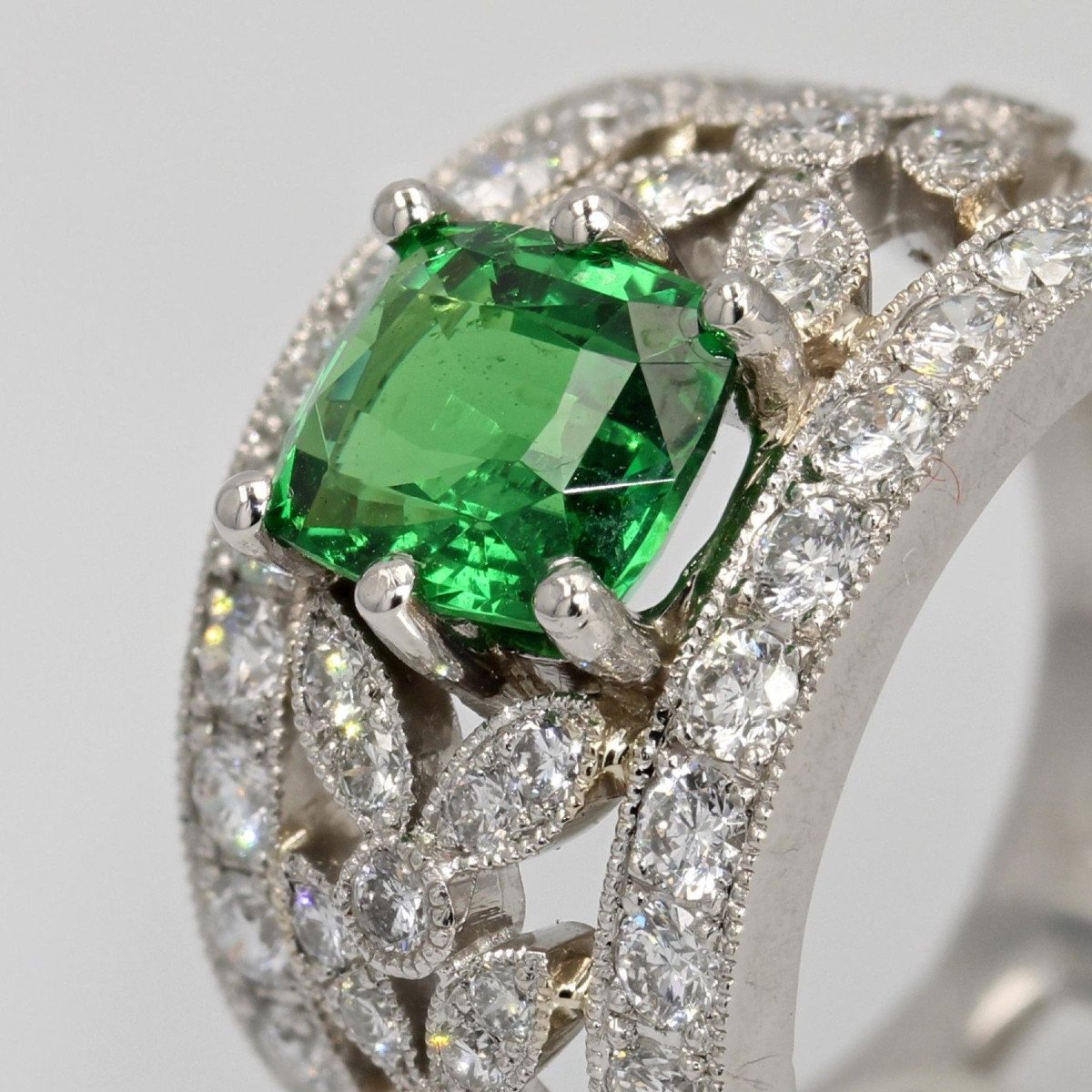 Tsavorite Garnet And Diamond Band Ring-photo-5