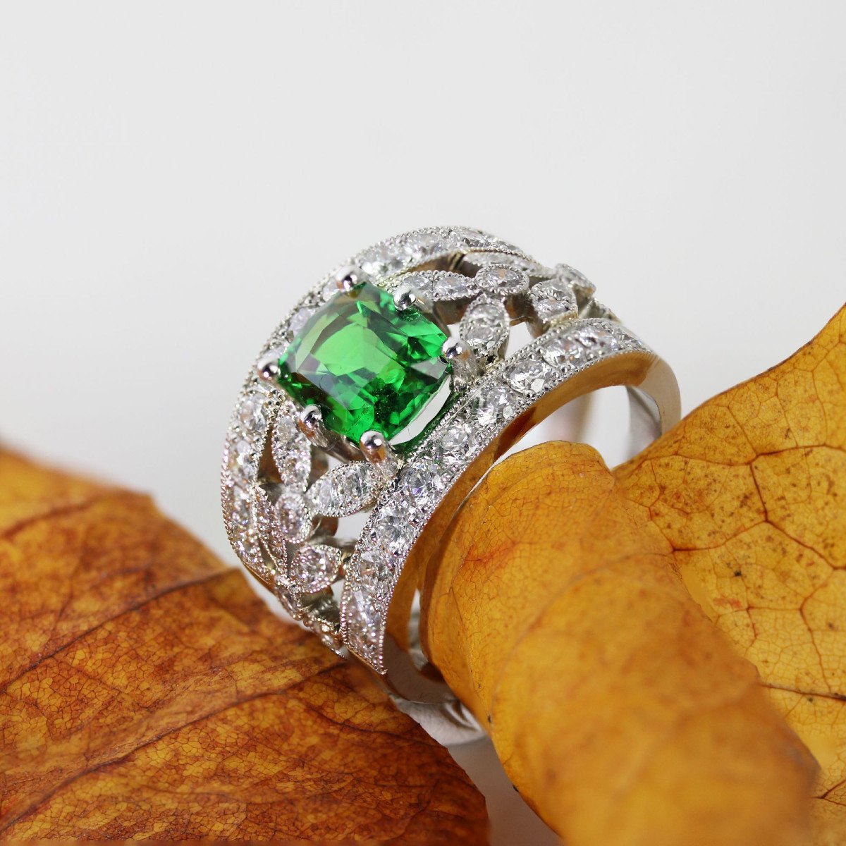 Tsavorite Garnet And Diamond Band Ring-photo-6