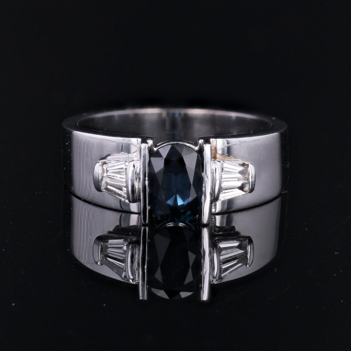 Sapphire Diamond Trapeze Ring White Gold-photo-1