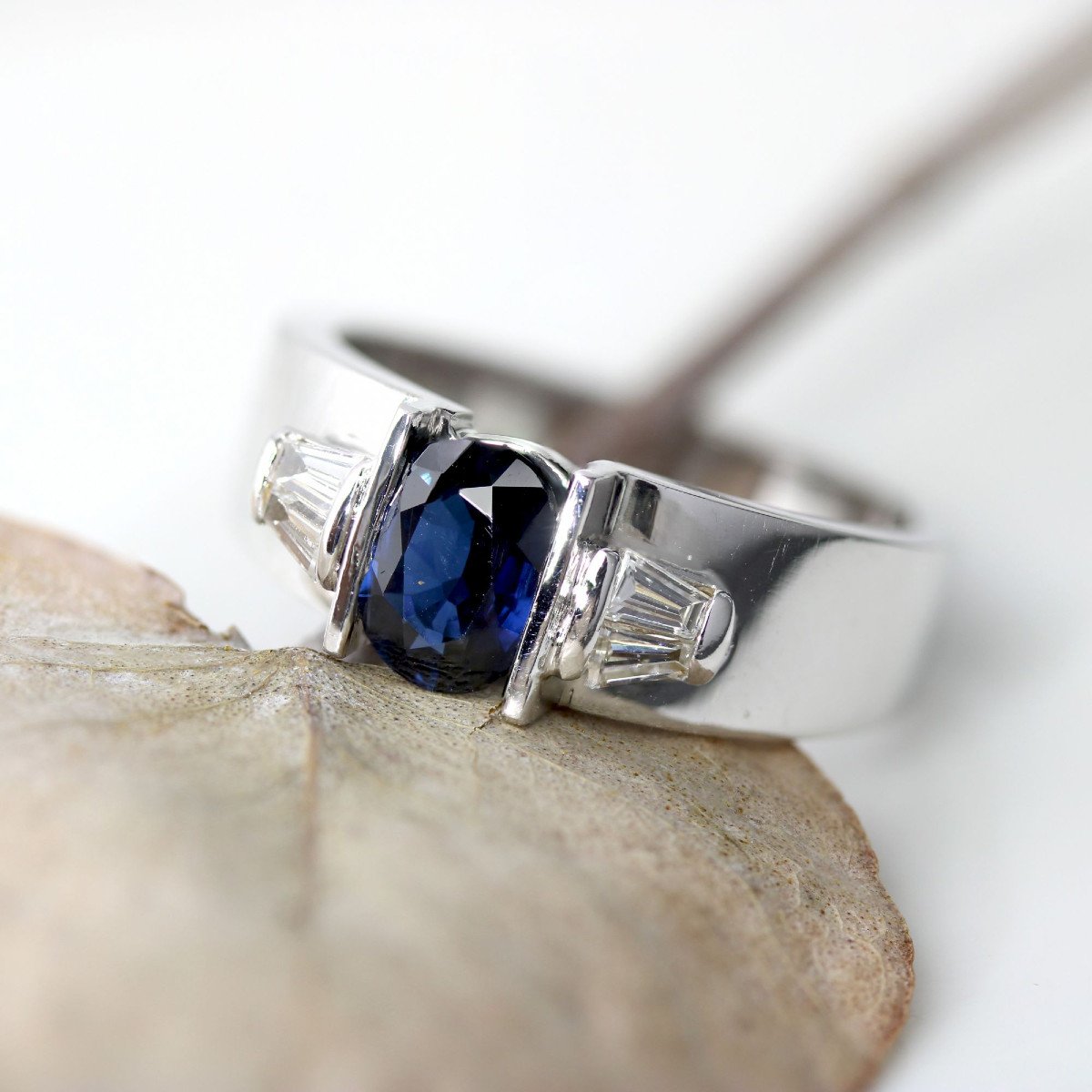 Sapphire Diamond Trapeze Ring White Gold-photo-6