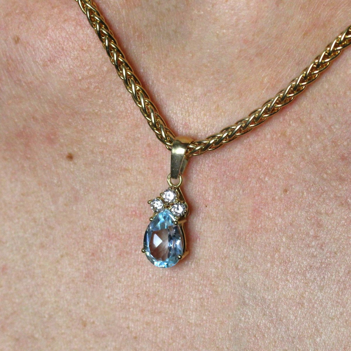 Aquamarine Diamond Yellow Gold Pendant-photo-6