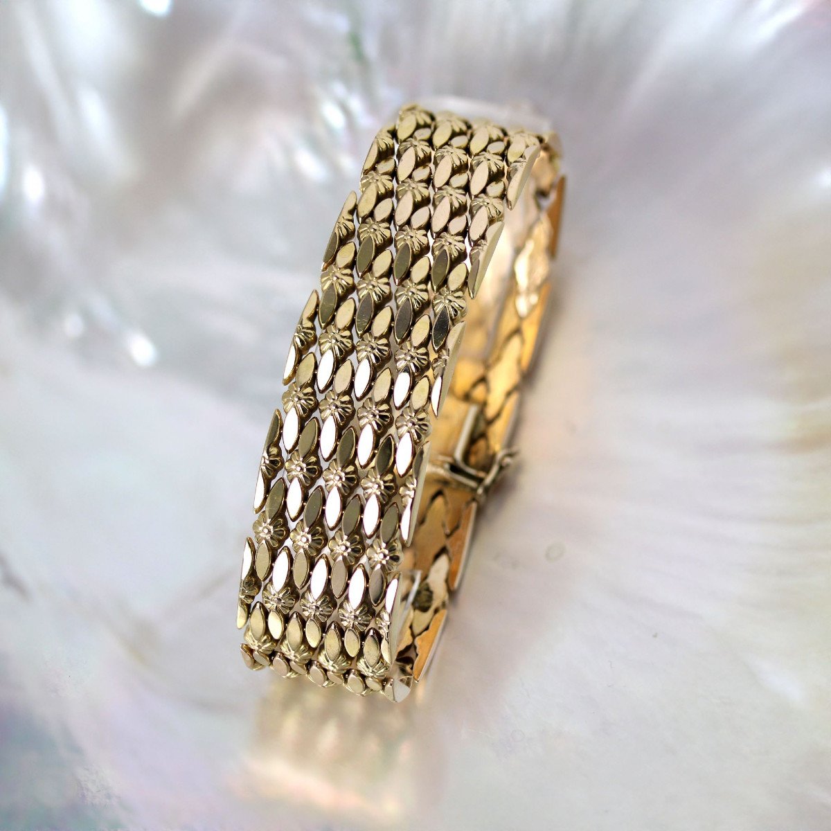 Vintage Yellow Gold Bracelet With Flower Decor-photo-3