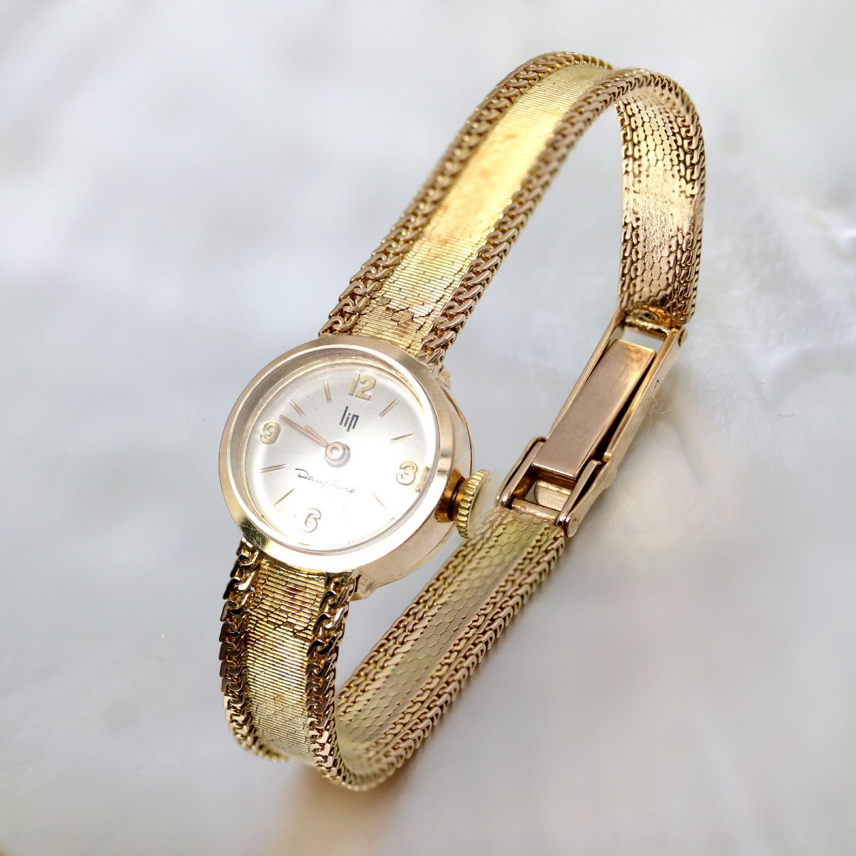 Lady's Yellow Gold Lip Watch-photo-3