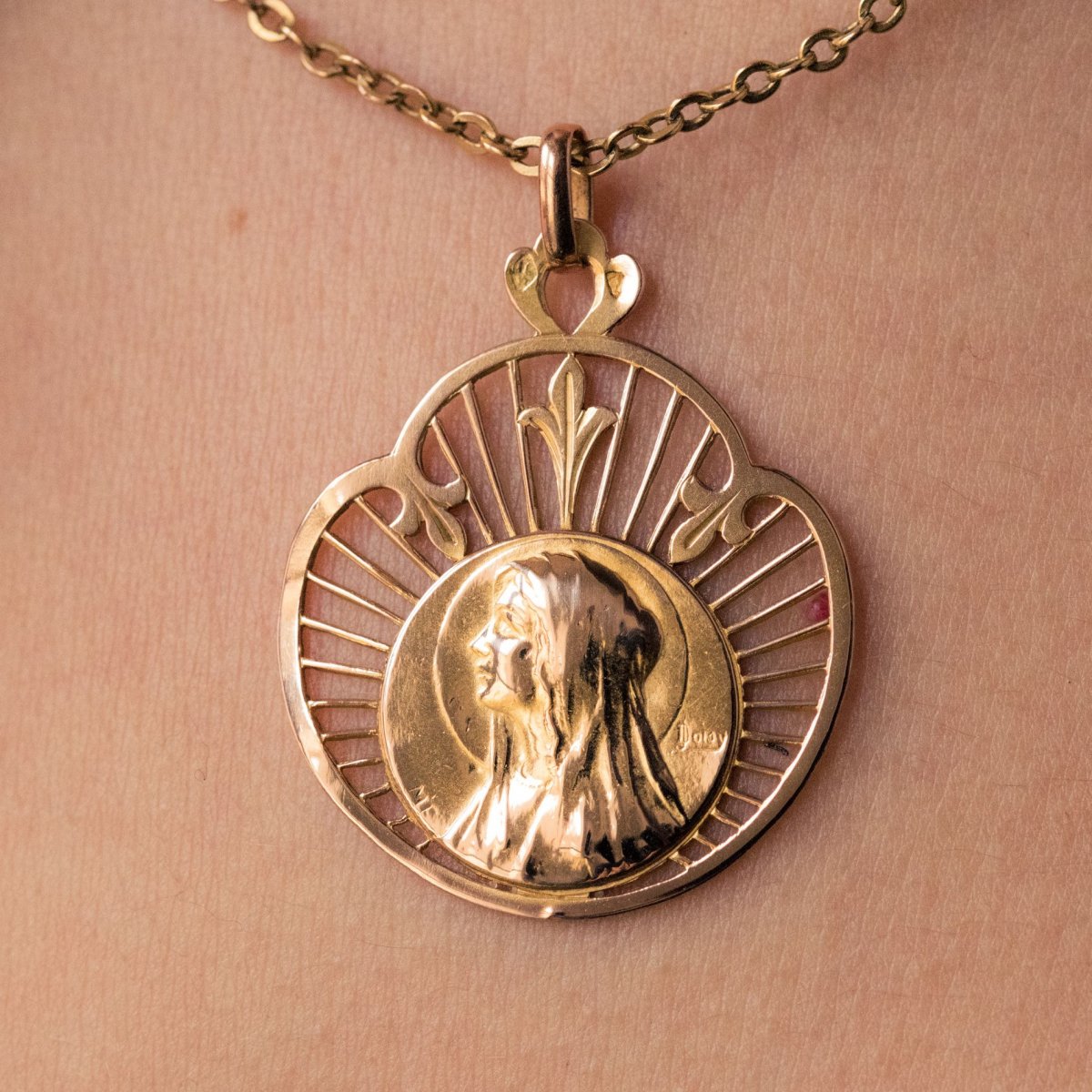 Antique Virgin Gold Halo Medal-photo-4