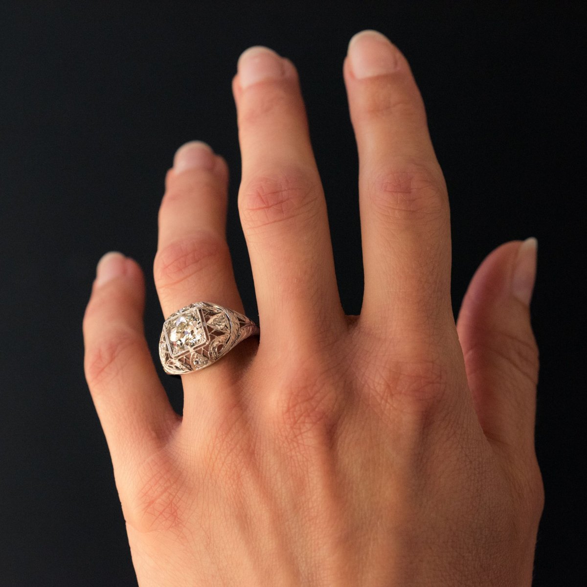 Old Platinum Lace Diamonds Ring-photo-4