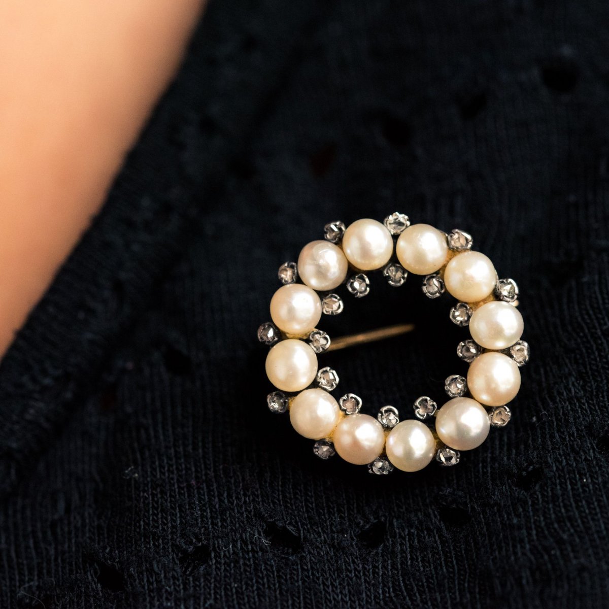 Old Round Brooch With Fine Pearls And Diamonds-photo-4