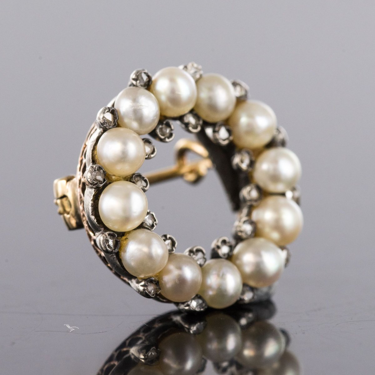 Old Round Brooch With Fine Pearls And Diamonds-photo-1