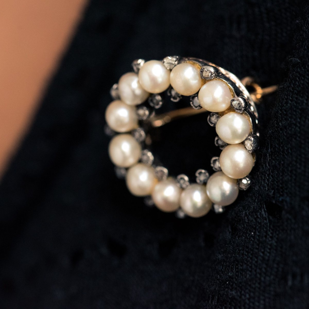 Old Round Brooch With Fine Pearls And Diamonds-photo-2