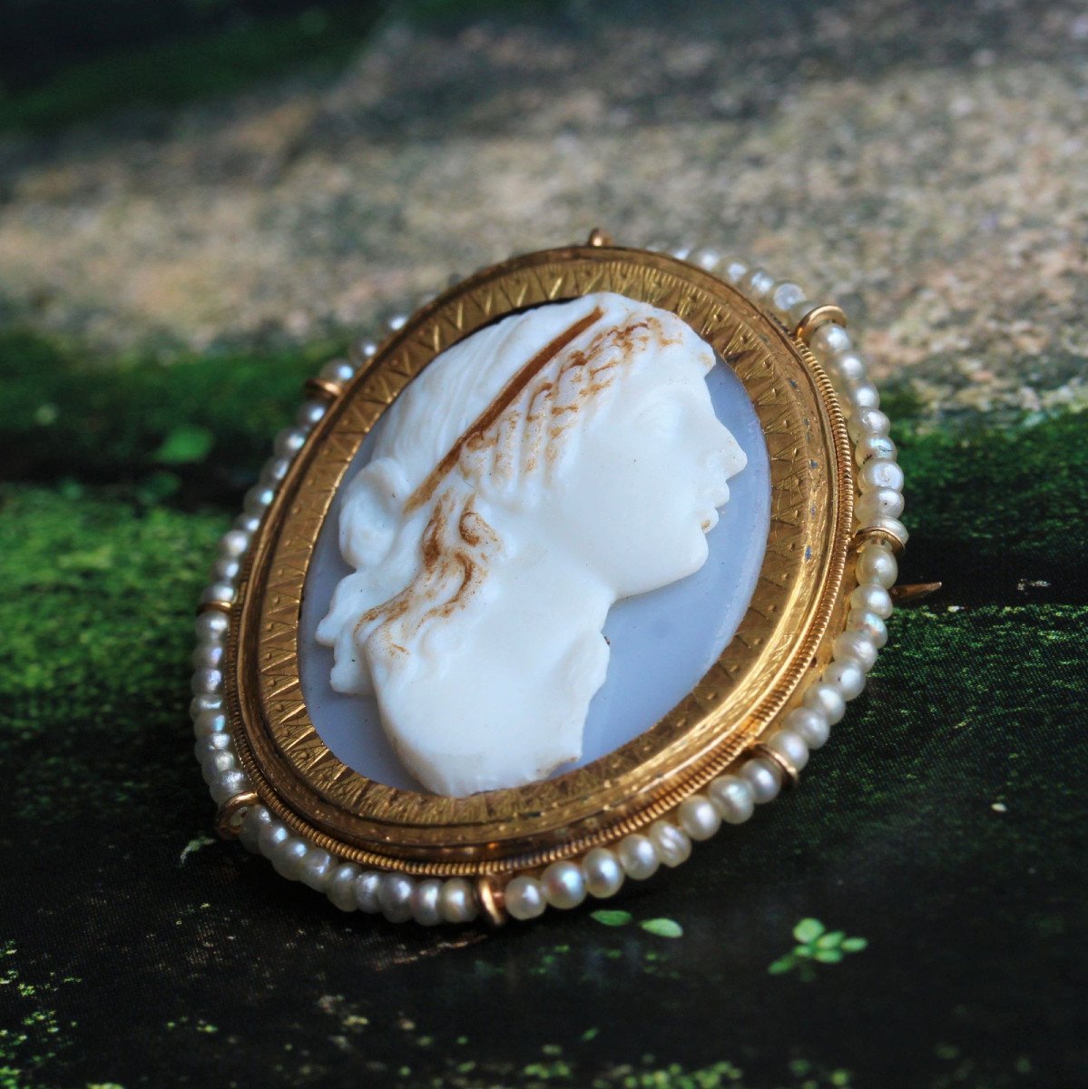 Old Cameo Brooch Surrounded By Fine Pearls-photo-4