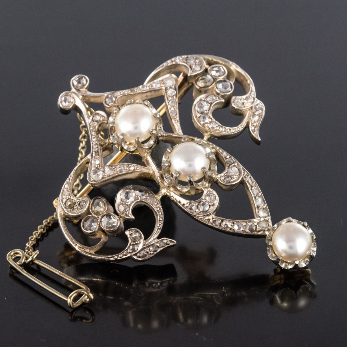 Former Diamonds And Pearls Brooch-photo-1