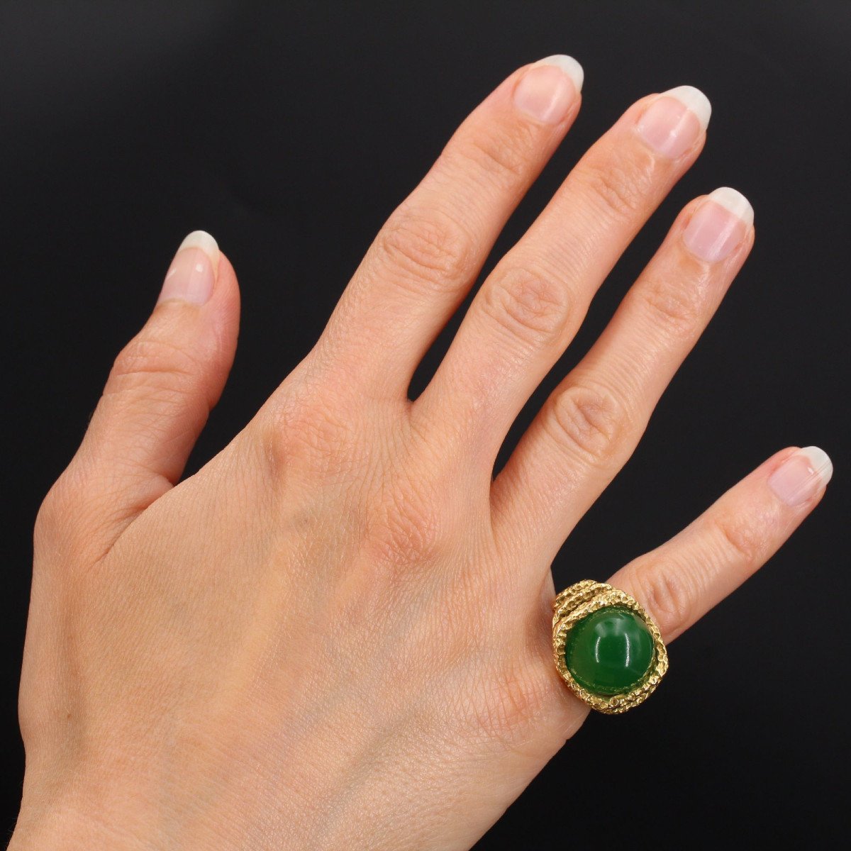 Chrysoprase And Chiseled Gold Ring-photo-2
