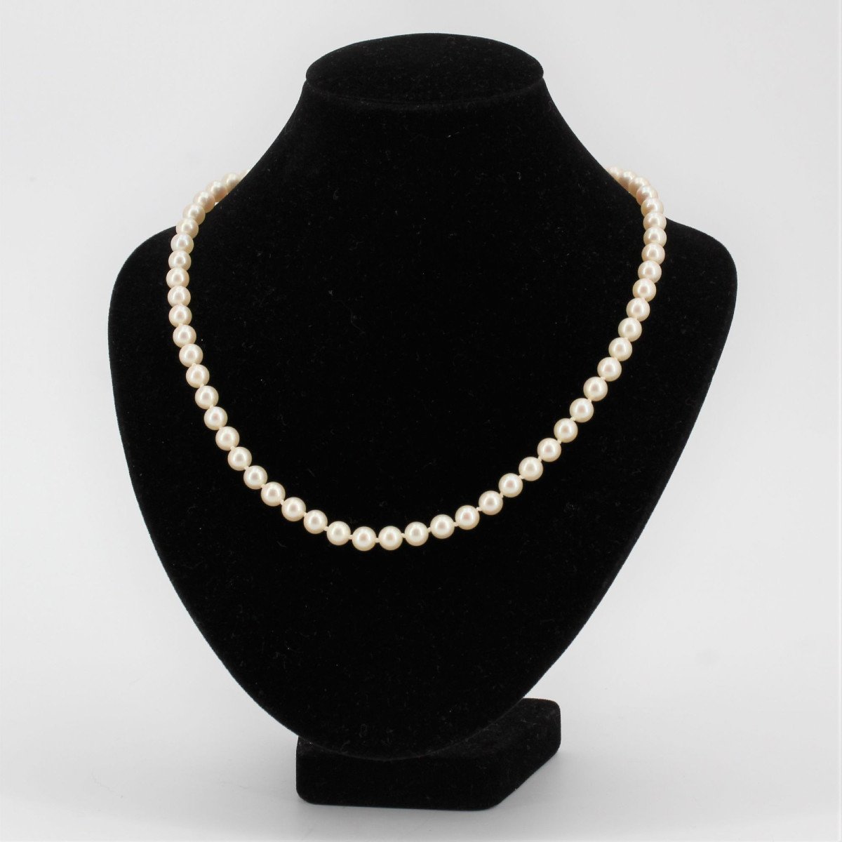 Cultured Pearl Necklace Emerald Clasp Diamonds-photo-3
