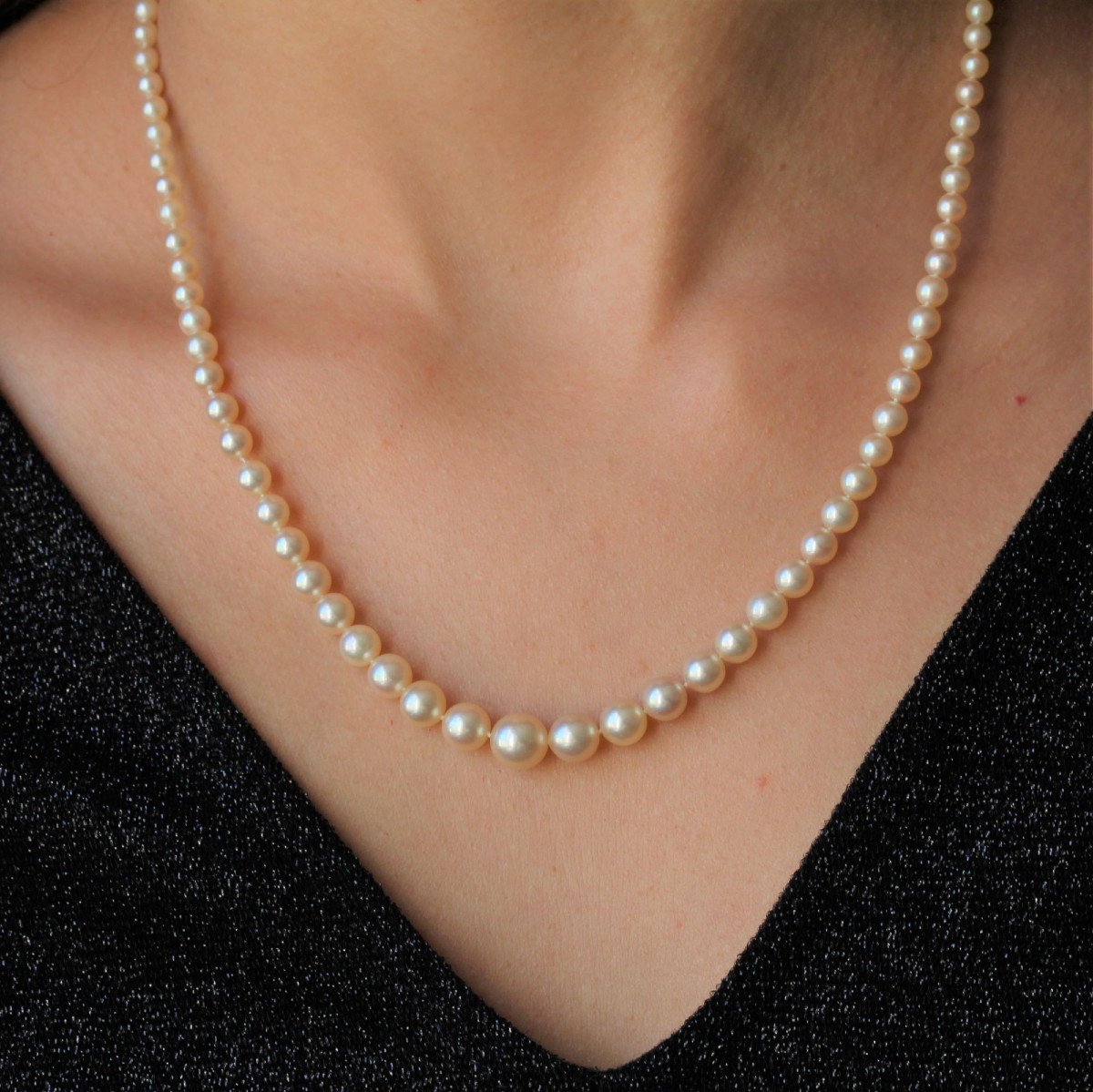 Necklace With Falling Pearls And Its Diamond Clasp-photo-5
