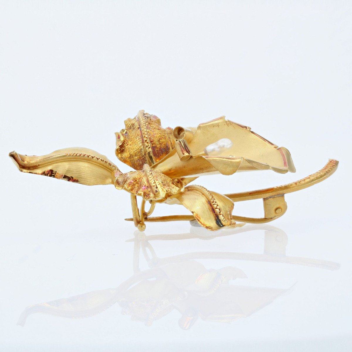 Antique Lily Brooch In Matte Gold And Pearl-photo-2