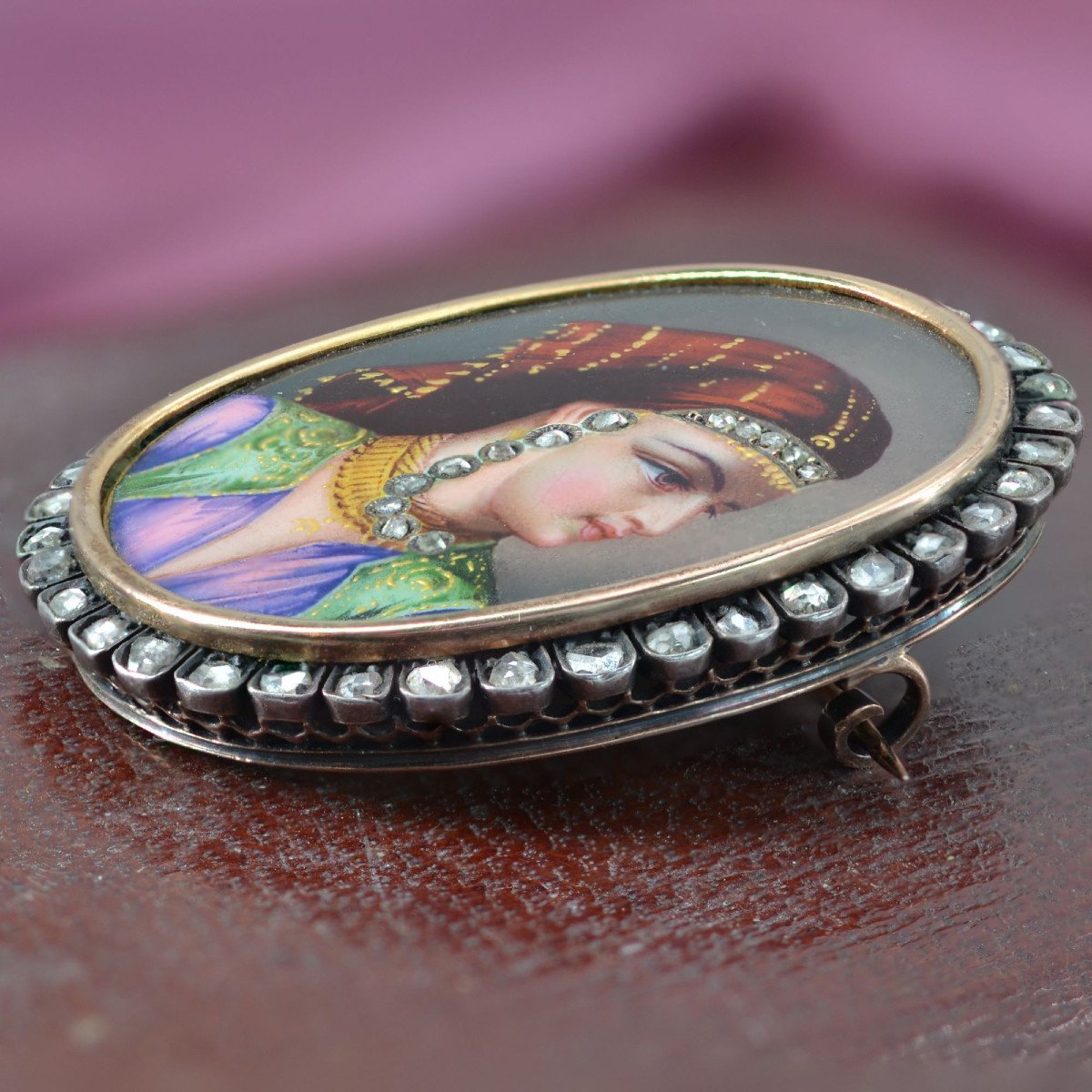 Dressed Enamel Brooch And Surrounded By Diamonds-photo-5