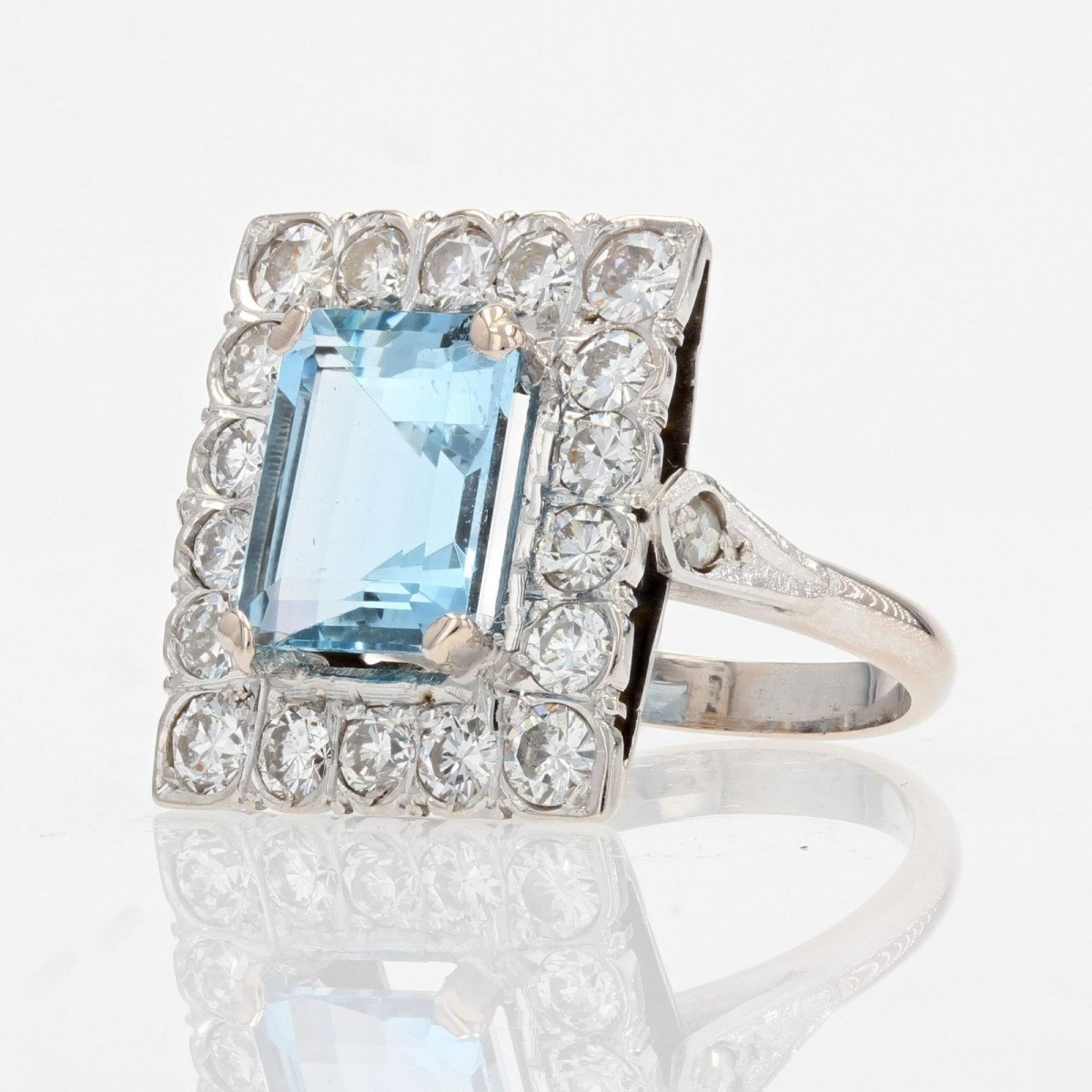 Proantic: Rectangular Aquamarine And Diamond Ring