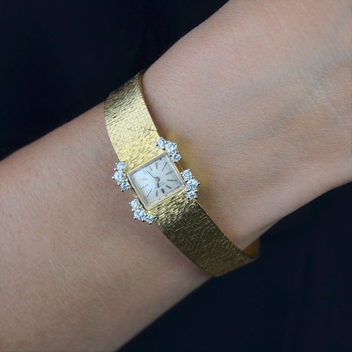 Lady's Watch In Diamonds And Yellow Gold-photo-3